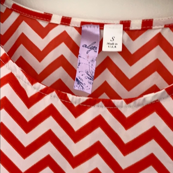 Chevron blouse, super comfortable! - Picture 2 of 3